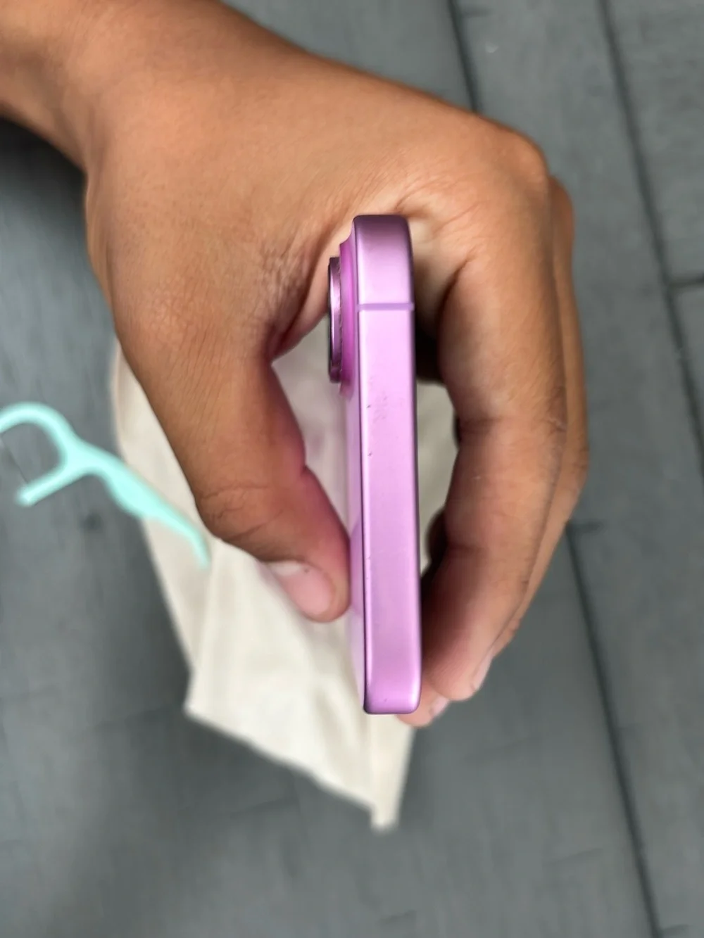 Apple iPhone 16 Pink